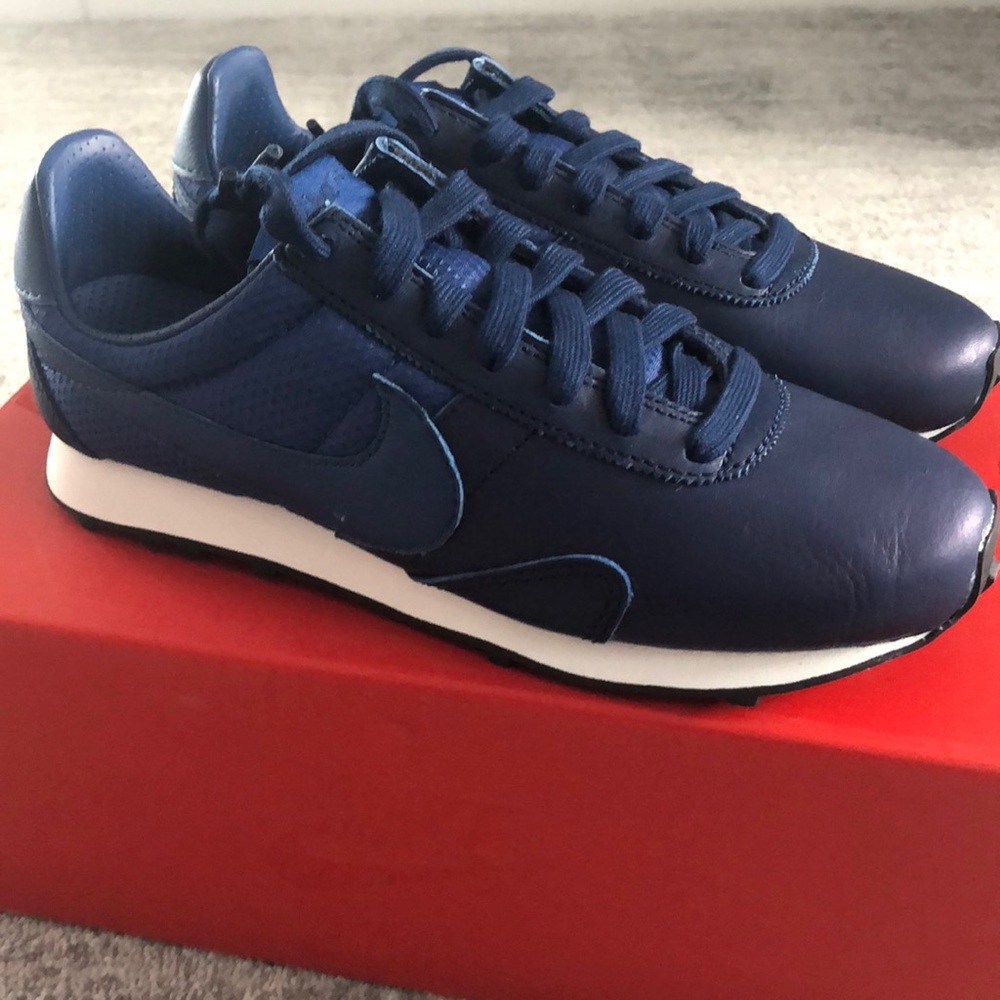 Women’s Nike pre Montreal racer pinnacle sneakers